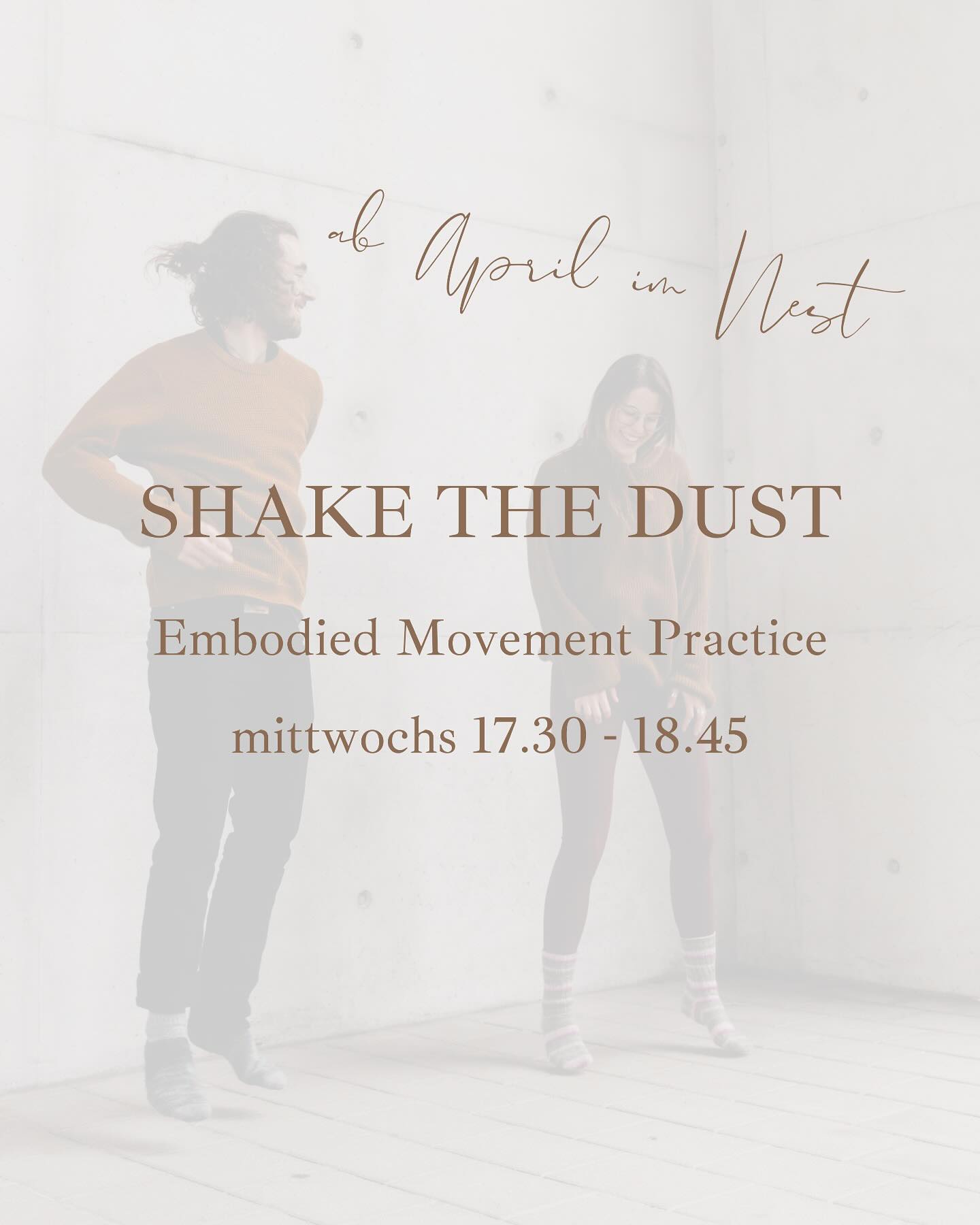 ✨Shake the Dust - Embodied Movement Practice✨

Ab 2. April startet Shake the Dust im Nest.

SHAKE THE DUST ist eine kraftvolle und zugleich kreative Bewegungspraxis. Durch eine Kombination aus Yoga, HIIT, Somatic Movement und freiem Tanz kannst du dich selbst auf einer tiefen Ebene spüren und erkunden. Jede Einheit ist in spezielle Sequenzen unterteilt, die dich mit der Musik durch die Bewegungen fuhren. Hier hast du Raum, dich zu erforschen - in deinem eigenen Tempo und mit allem, was du gerade mitbringst. Schwitze, lache, weine oder lasse einfach los. SHAKE THE DUST ist eine Einladung an dich, mit all dem, was ist, zu SEIN.

Mittwochs 17.30 - 18.45 Uhr 
Ort: im Nest in Frauenaurach
Drop-In: 15€
Für Schüler*innen, Studierende, Auszubildende und Erwerbslose gibt es einen ermäßigten Tarif für 10€ pro Stunde.

Die Stunde am 2. April ist eine kostenfreie Schnupperstunde für alle.